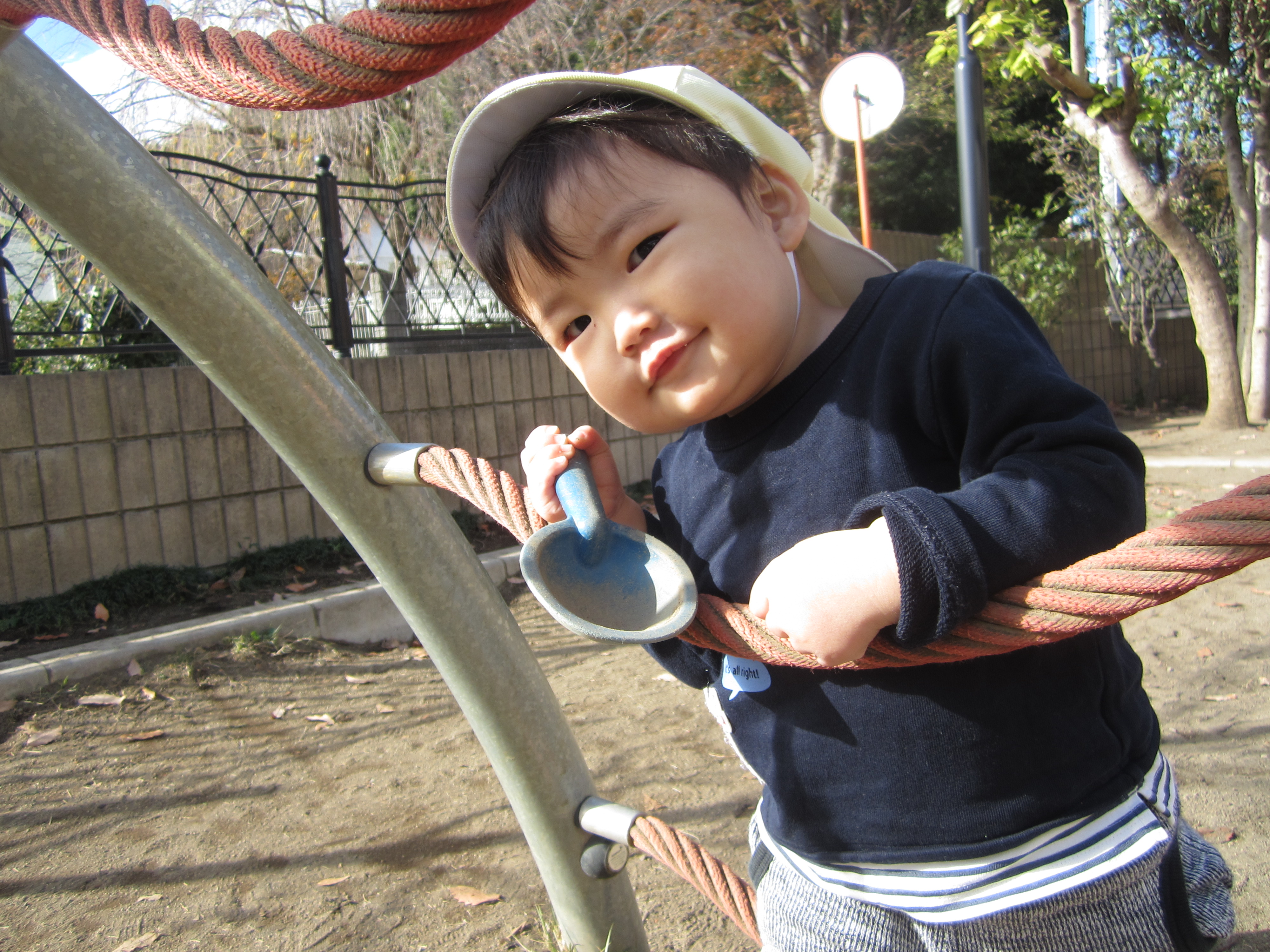 つぼみ組(0歳）園庭遊び