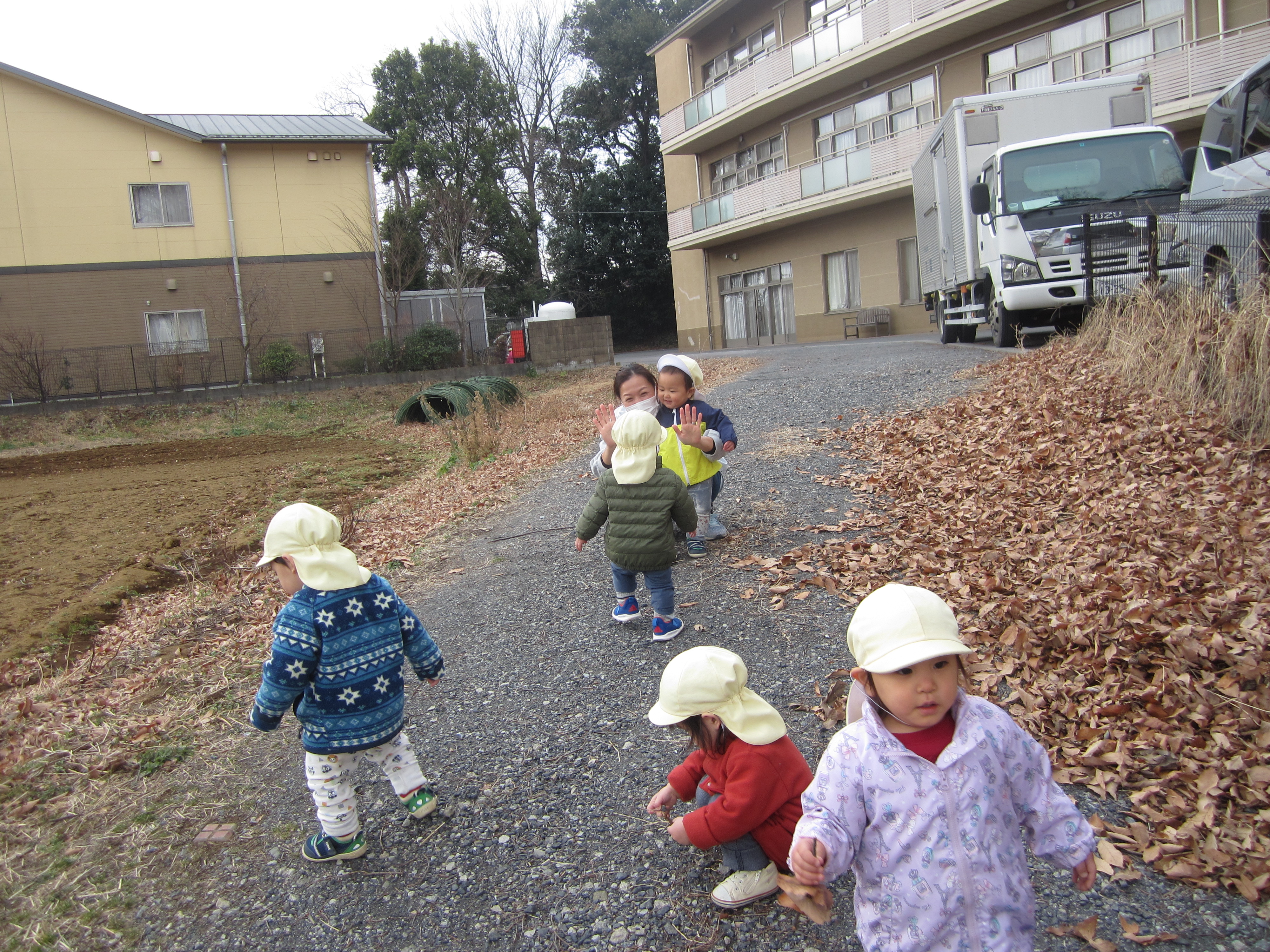 つぼみ組（0歳児）お散歩