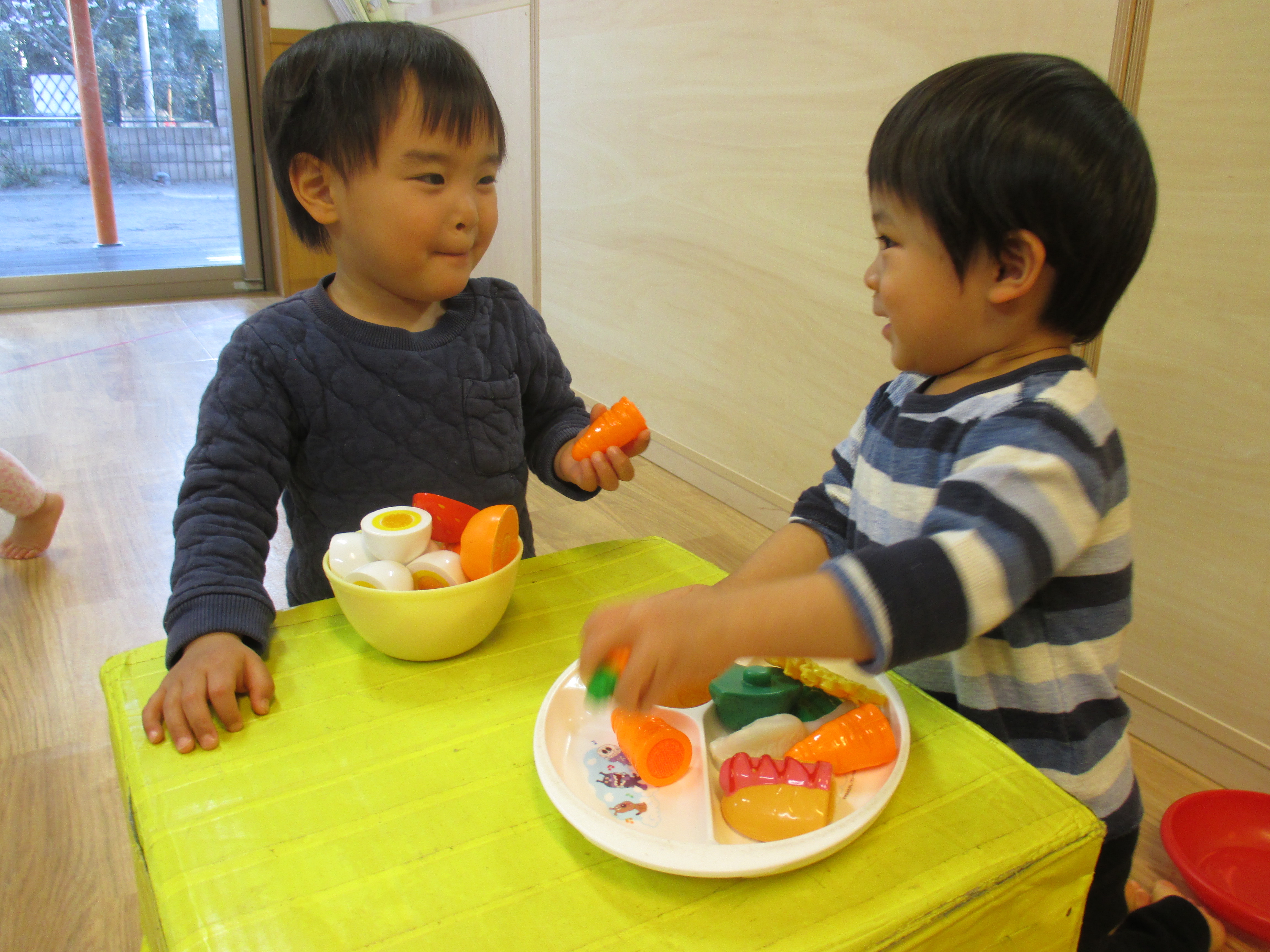 はな組(1歳）☆おままごと