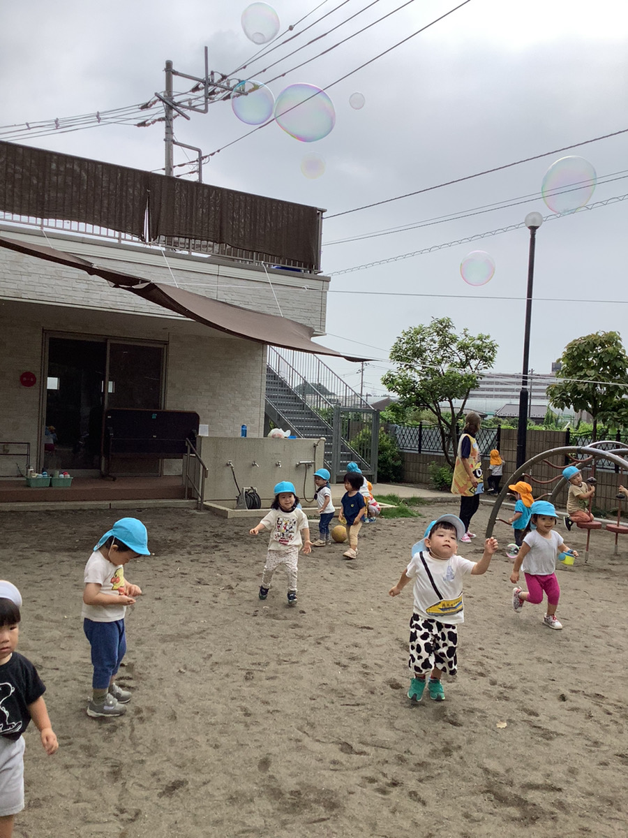 ちょうちょ組☆園庭遊びの様子