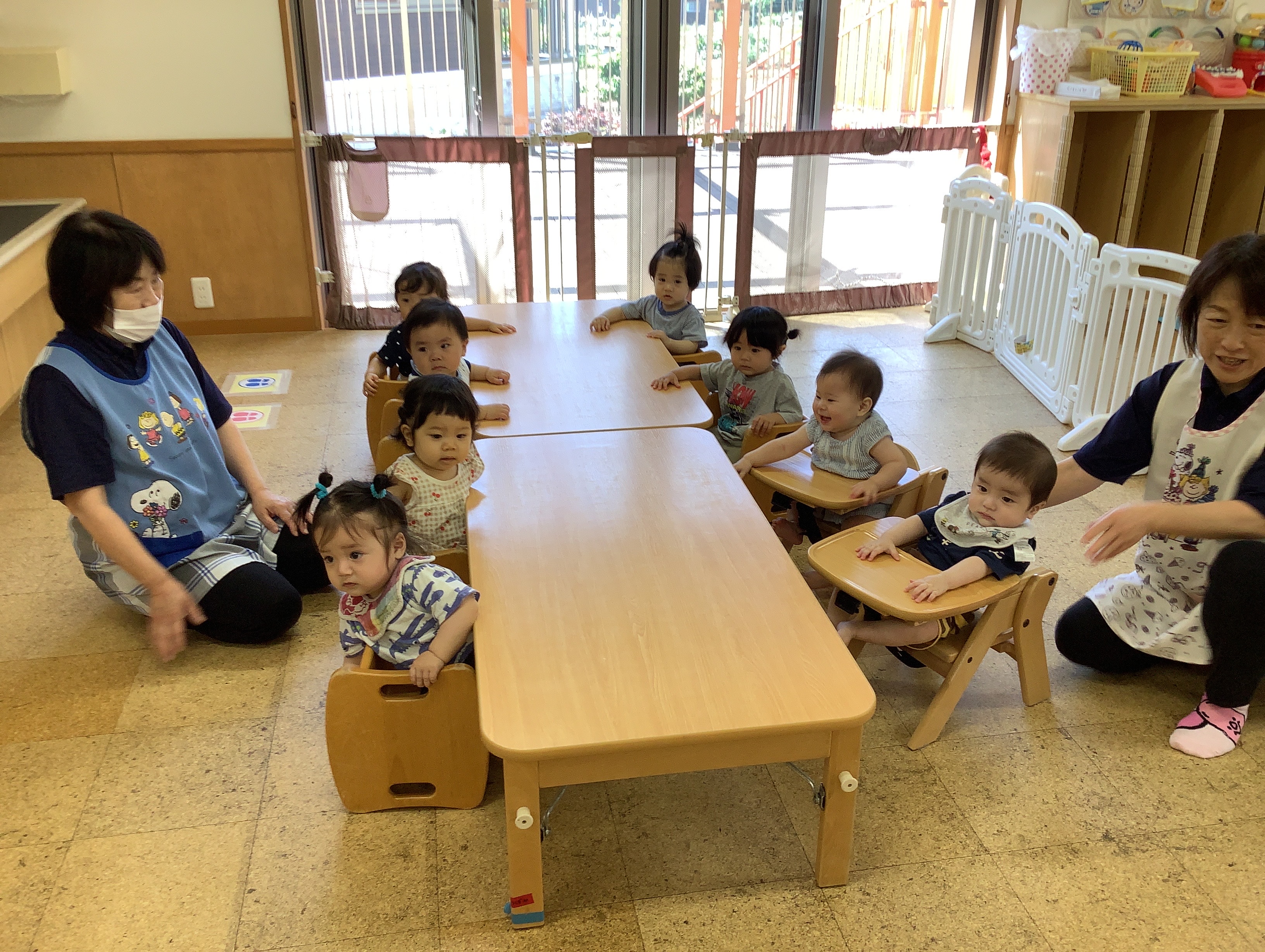 つぼみ組　朝の会とおやつの様子