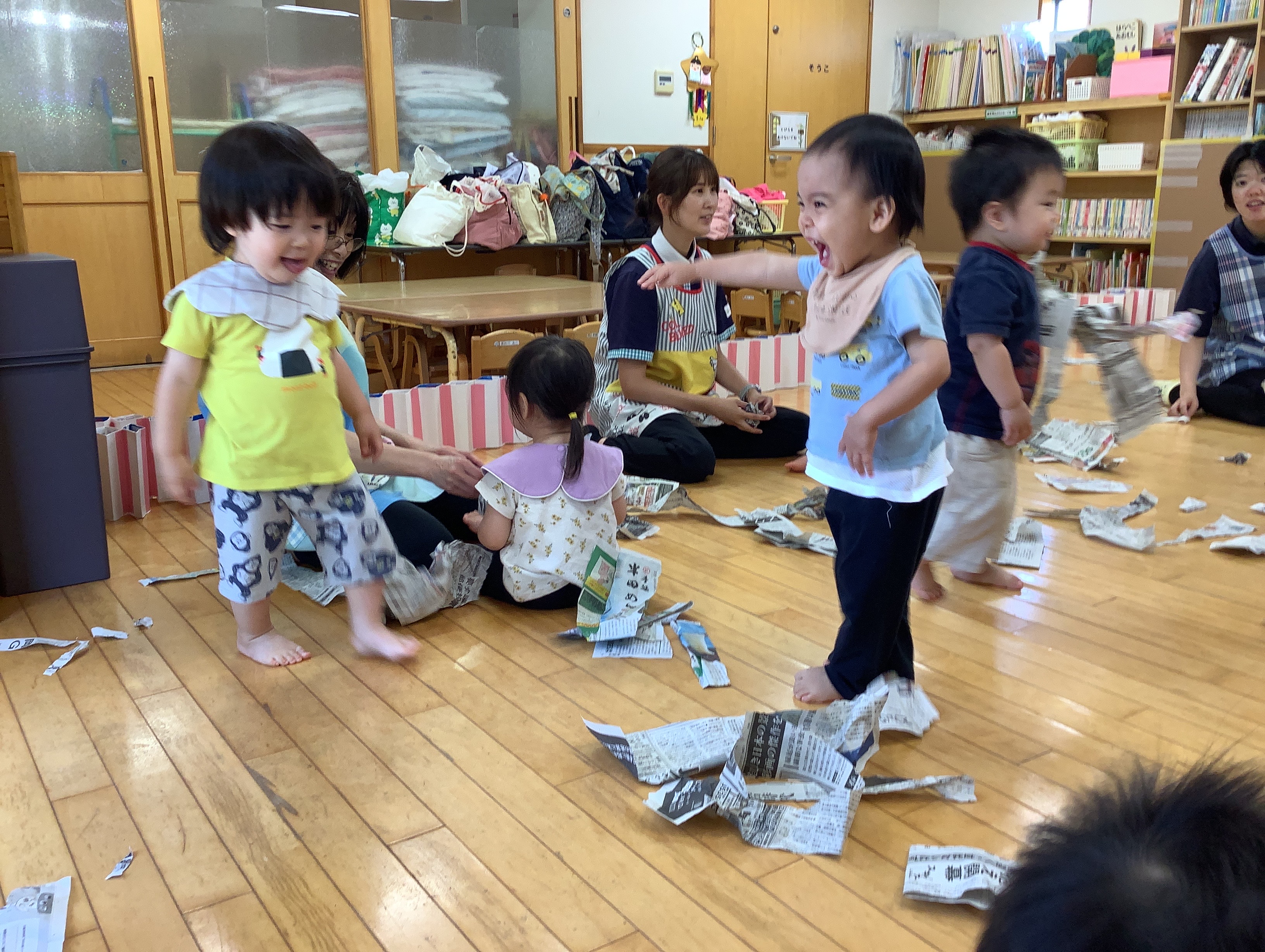 はな組☆新聞紙遊び　