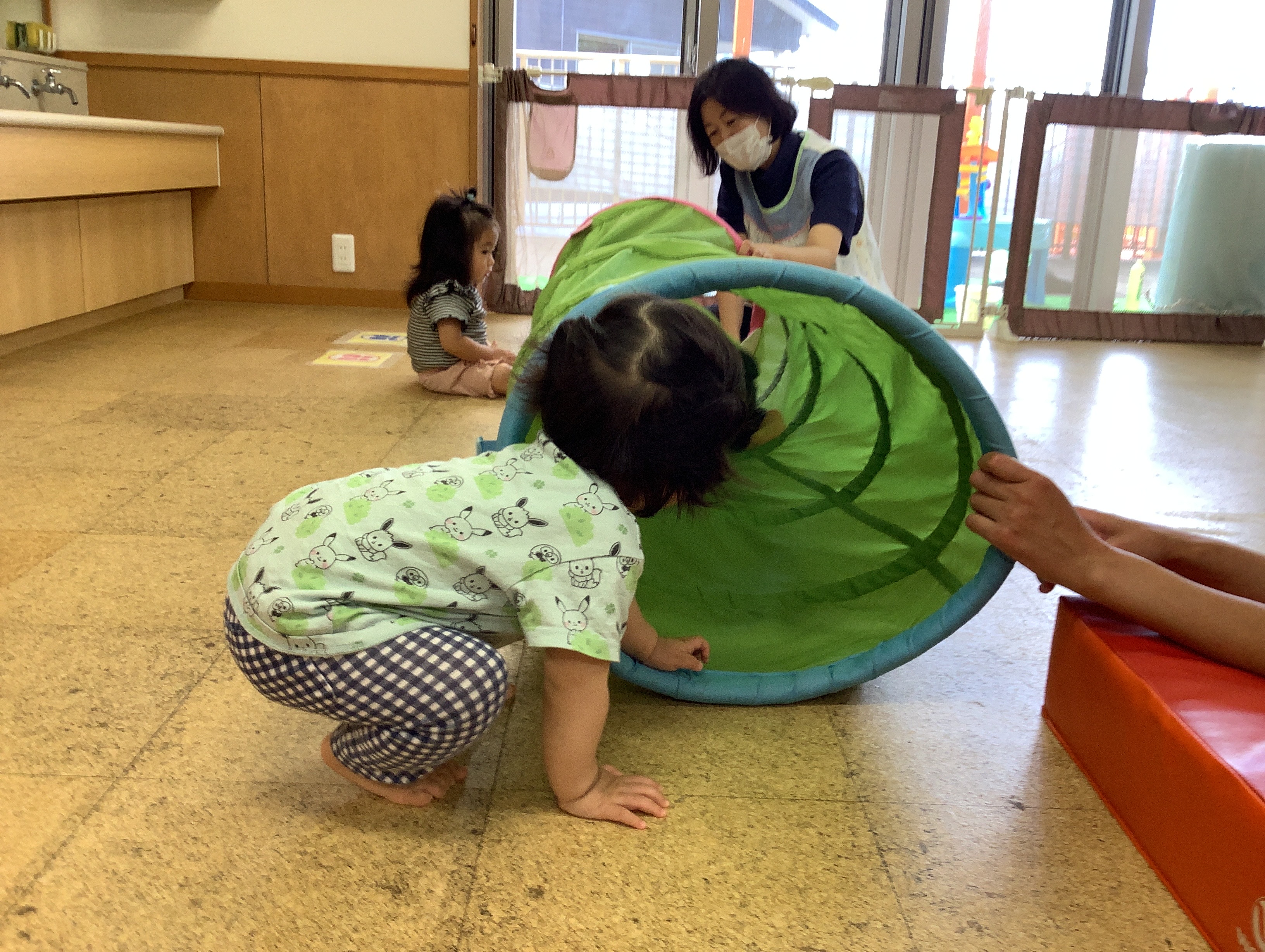 つぼみ組　トンネルくぐり　