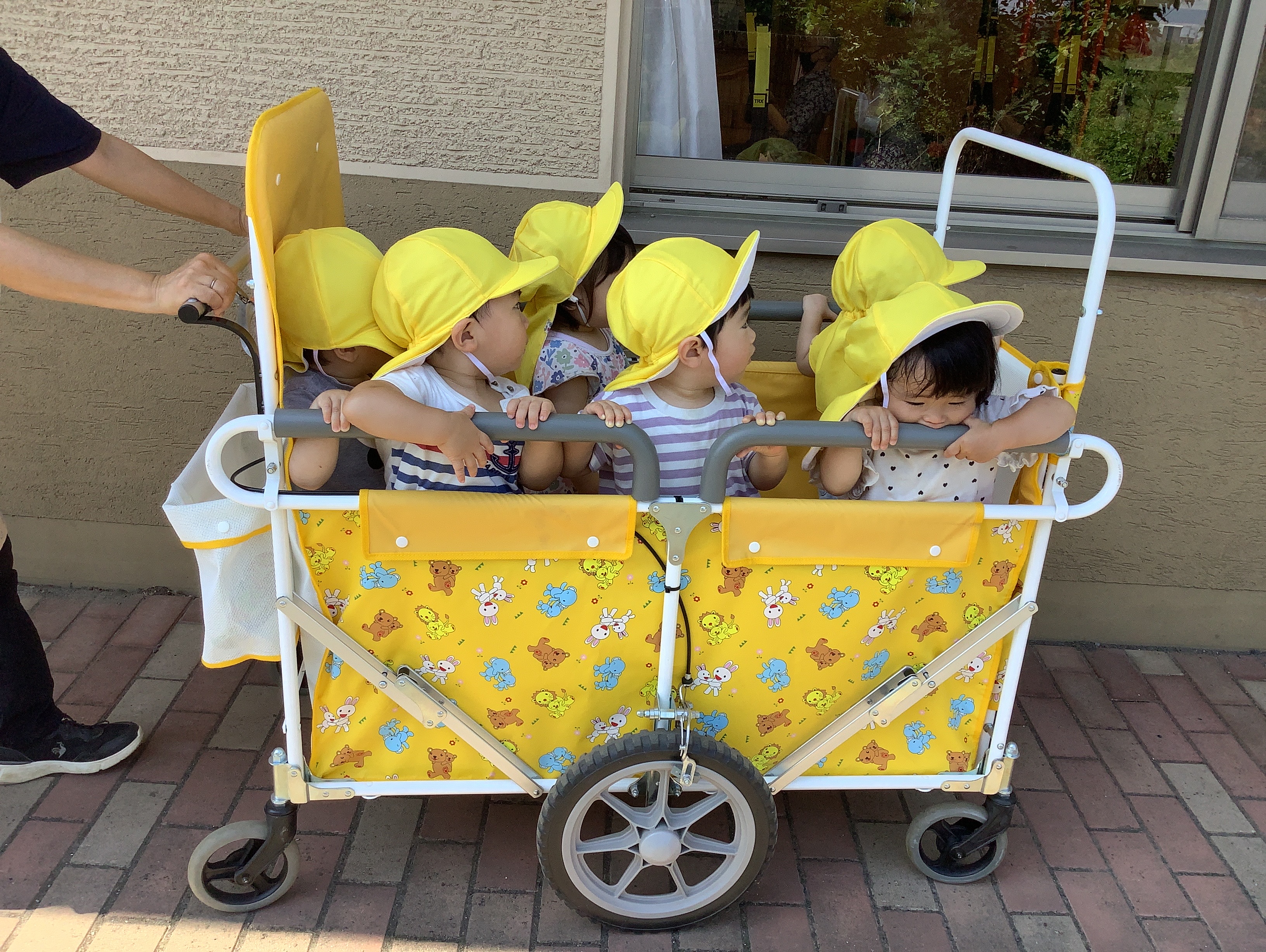 バギーでお散歩　デイサービス前
