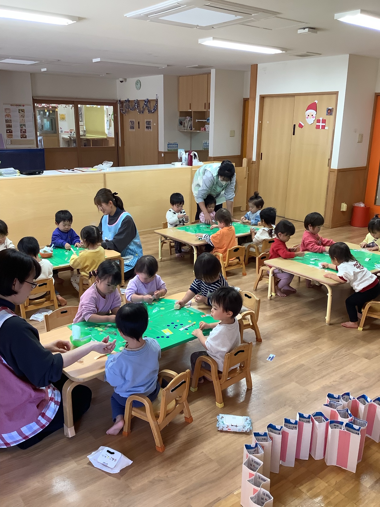 はな組☆みんなでシール制作